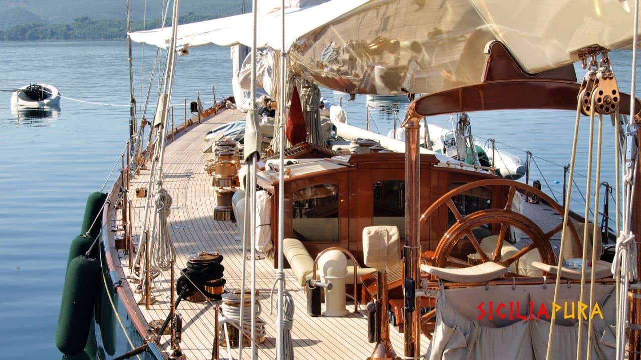 viaje en barco por Sicilia
